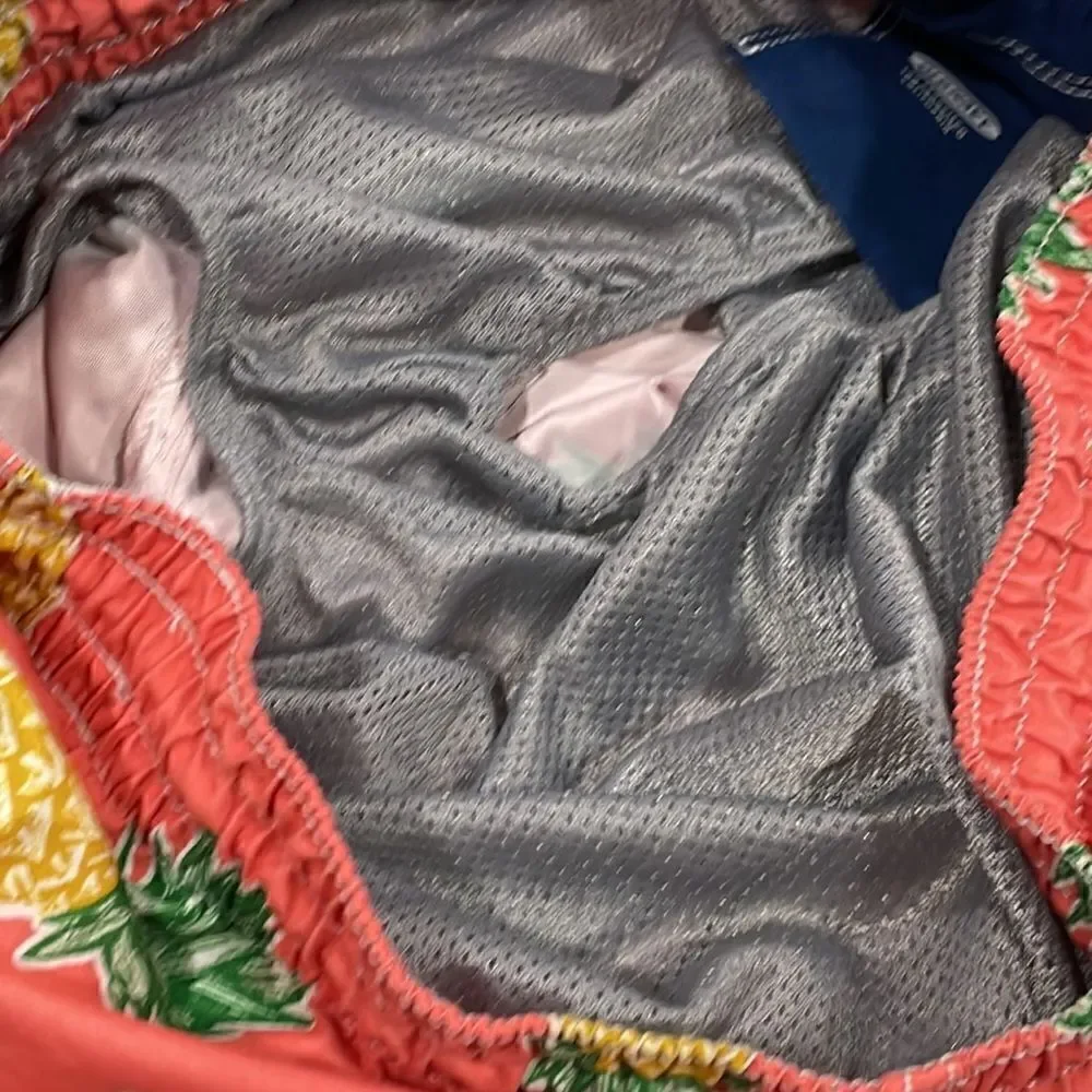 NWOT Old Navy Pineapple Swim Trunks.  Size M medium 30/32 men’s